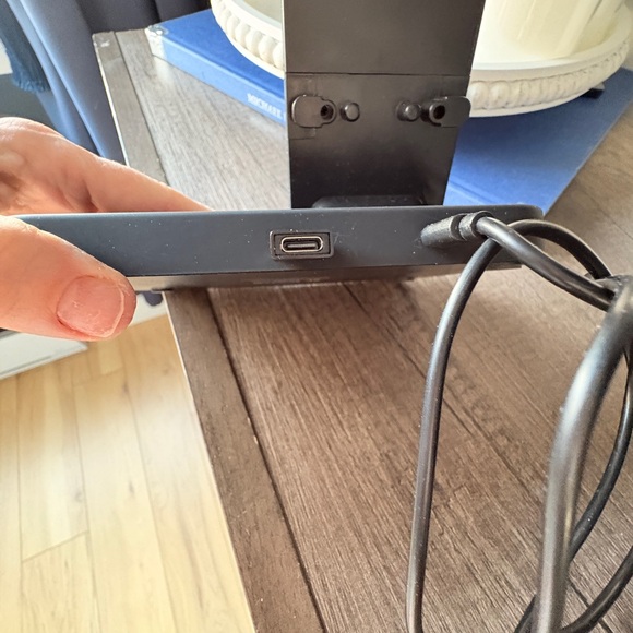 Black Wireless Charger Stand - Picture 4 of 8